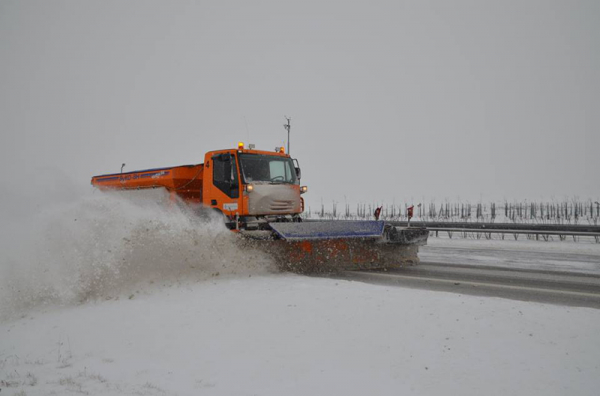 Ředitelství silnic a dálnic má připraveno na zimní údržbu 183 sypačů a 599 řidičů