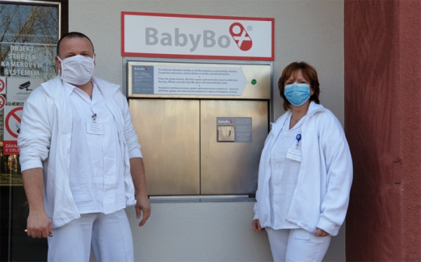V nemocnici Mělník byl instalován Babybox nové generace
