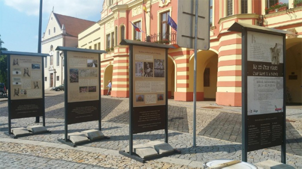 V Mělníku na náměstí startuje výstava o Karlu IV.