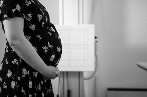 Těhotným zkontrolují štítnou žlázu. Poruchu malého orgánu mělo loni více než 600 000 lidí, další desítky tisíc o tom neví