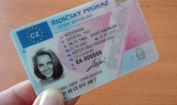 Nařízením EU se i v Česku prodlužuje platnost řidičských průkazů i technických prohlídek