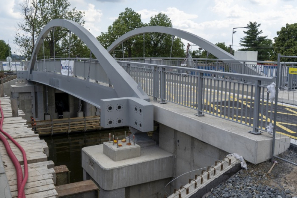 Nové mosty přes plavební kanál Vraňany - Hořín u Mělníka jsou již v provozu