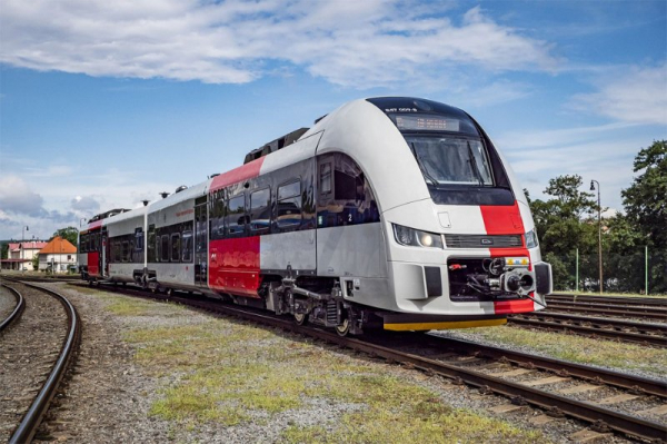 České dráhy objednaly od polského výrobce PESA dalších 30 jednotek RegioFox, jezdit by měly ve Středočeském kraji